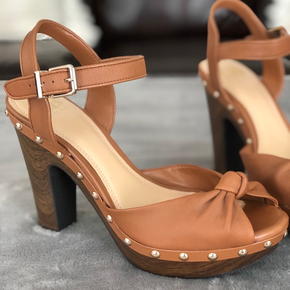 Gianni Bini platform heels, 8.5